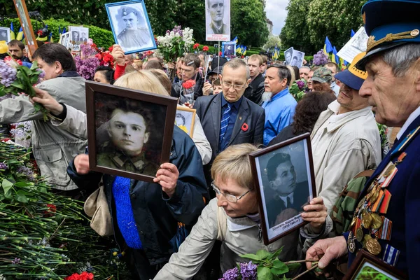 De Mars van de onsterfelijke Regiment in Kiev — Stockfoto