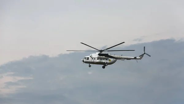 Helicóptero militar ucraniano Mi-8 — Foto de Stock