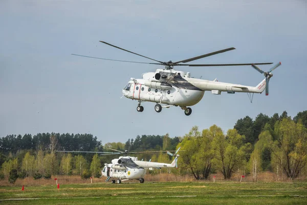 Ukrainsk militär helikopter Mi-8 — Stockfoto