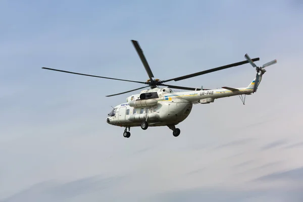 Ukrainsk militär helikopter Mi-8 — Stockfoto
