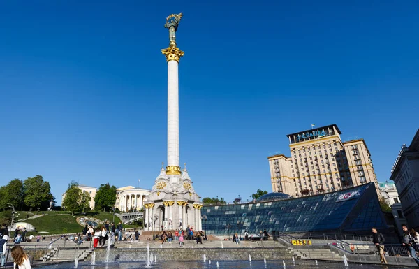 Självständighetsmonumentet i Kiev downtown — Stockfoto