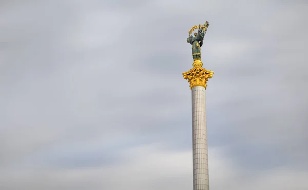 Unabhängigkeitsdenkmal in der Kiewer Innenstadt — Stockfoto