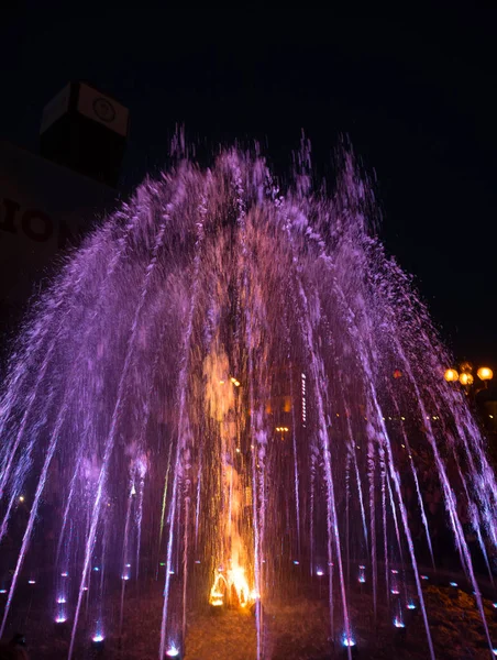 Licht en muziek fonteinen op Majdan Nezalezjnosti in Kiev — Stockfoto