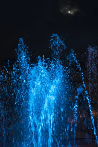 光とキエフのマイダン Nezalezhnosti の音楽噴水 — ストック写真