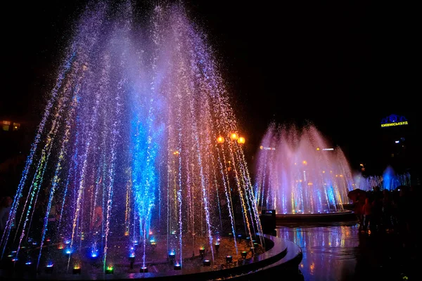 Fontaines de lumière et de musique sur Maidan Nezalezhnosti à Kiev — Photo