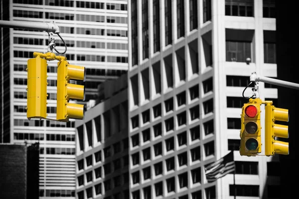 Traffic lights on the streets of Manhattan — Stock Photo, Image