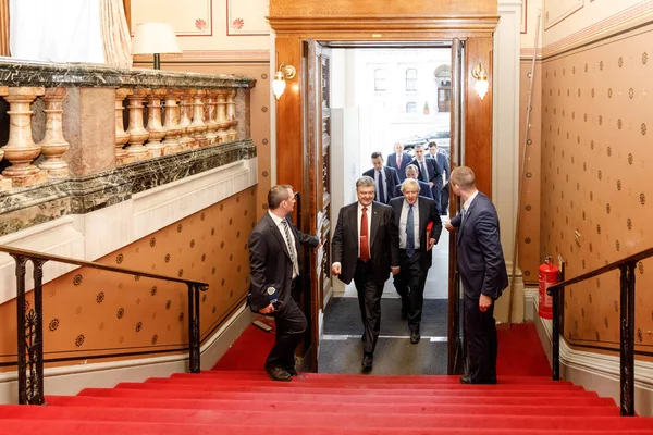 Petro Poroshenko and Boris Johnson — Stock Photo, Image