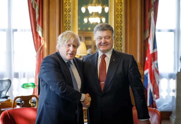 Petro Poroshenko and Boris Johnson — Stock Photo, Image