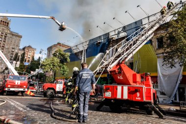 Kiev bir üç katlı evde yangın