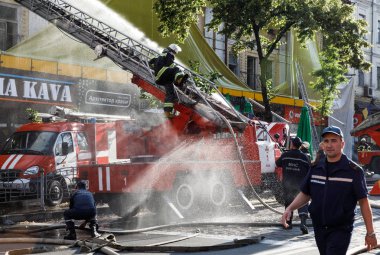 Kiev bir üç katlı evde yangın