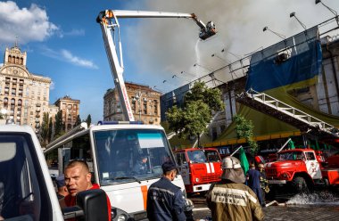 Kiev bir üç katlı evde yangın