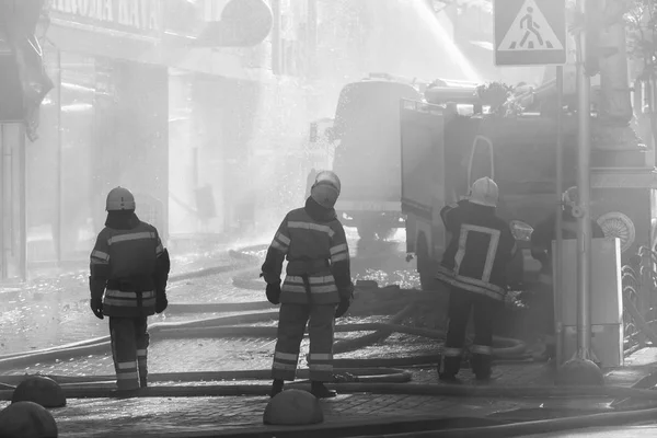 Fire in a three-story house in Kiev — Stock Photo, Image