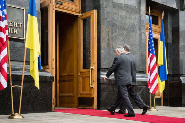 Петр Порошенко и Рекс Тиллерсон
