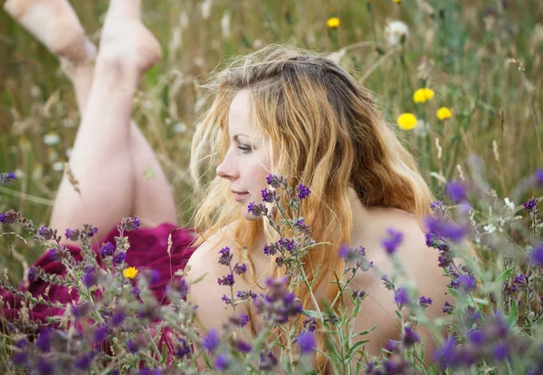 Artistic portrait of freckled woman on natural background — Stock Photo, Image