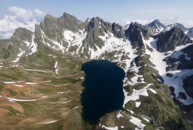 Yaz aylarında Kafkas Dağları