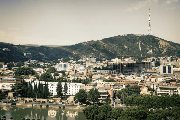 Utsikt över Tbilisi, huvudstaden i Georgien land — Stockfoto
