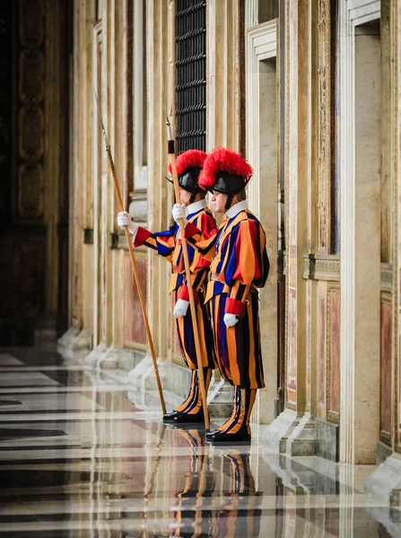 Guardia Svizzera Papale in uniforme — Foto Stock