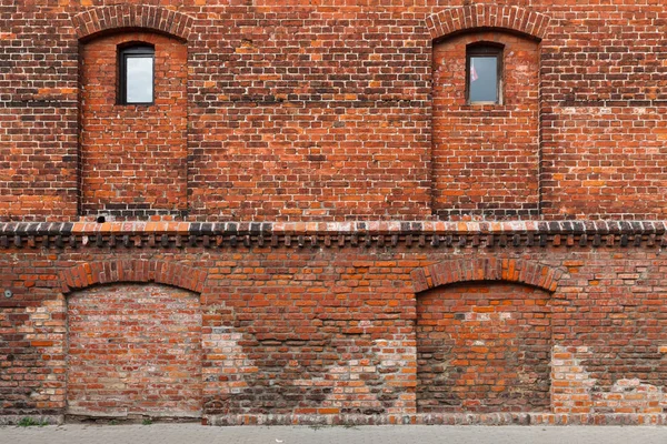 Bâtiments en briques dilatées dans les rues de Liepaja — Photo