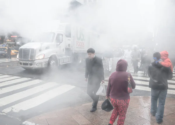 蒸气从街地下在纽约 — 图库照片