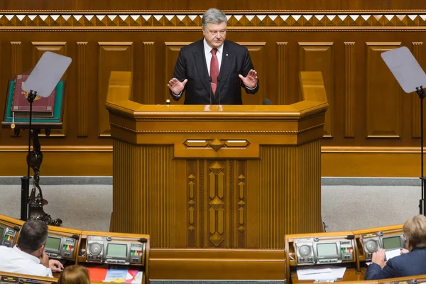 Presidente de Ucrania Petro Poroshenko en Verkhovna Rada de Ucrania —  Fotos de Stock