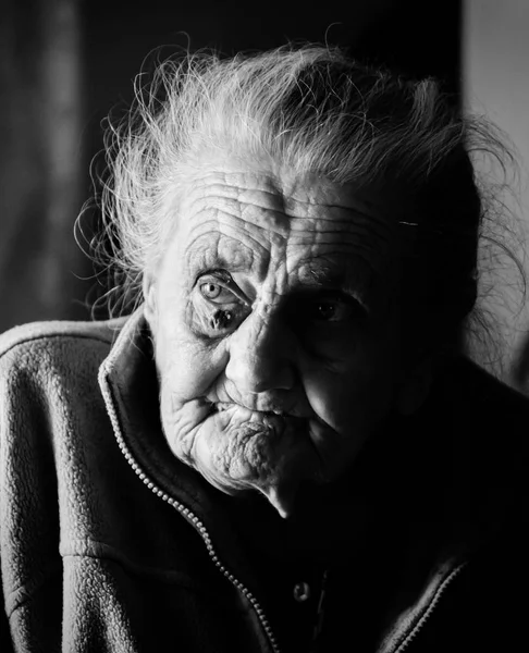 çok eski yorgun kadın