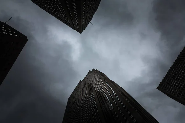 Nueva York por la noche en un día nublado — Foto de Stock