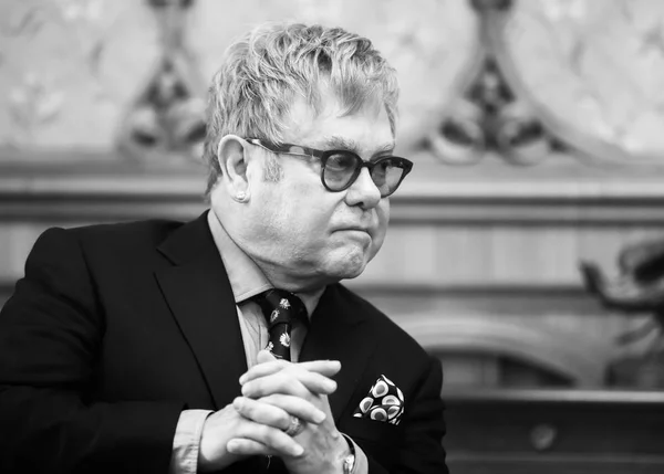 Black and white portrait of Elton John — Stock Photo, Image