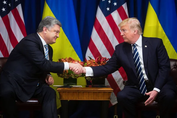 Donald Trump ve Petro Poroshenko BM zirvesinde — Stok fotoğraf