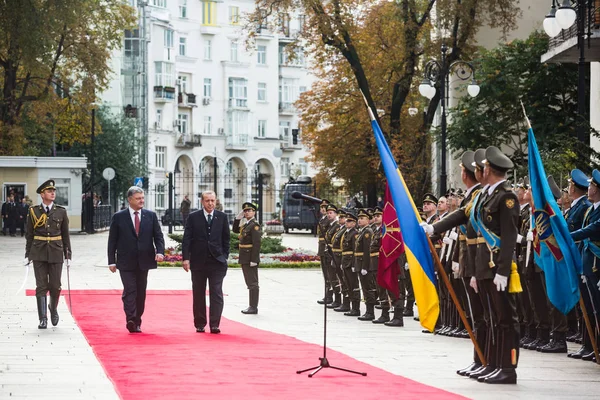 Ceremonii powitania z tureckim prezydentem Recepem Tayyipem Erdoganem w — Zdjęcie stockowe