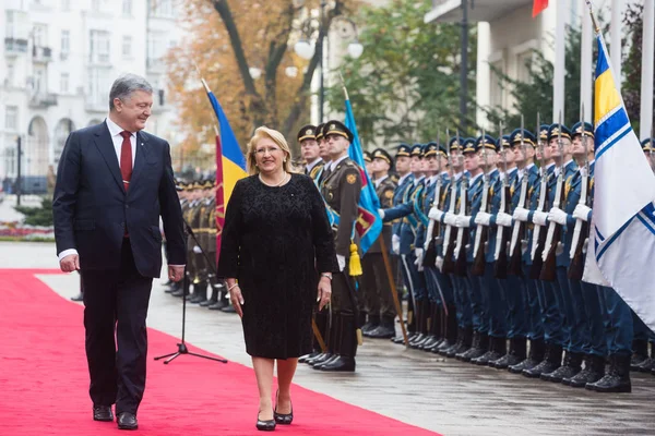 Petro Poroshenko and Maltese President Marie Louise Coleiro Prec — Stock Photo, Image