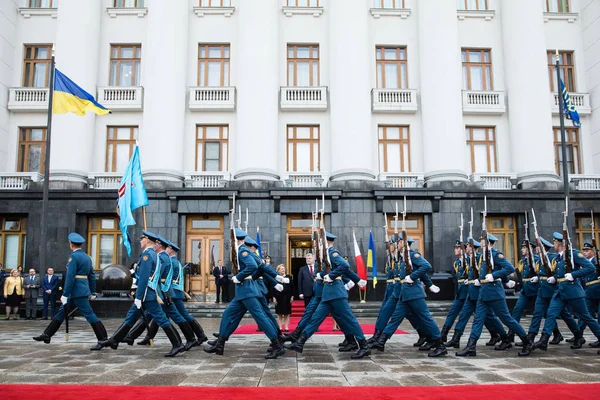 Petro Poroshenko e a Presidente maltesa Marie Louise Coleiro Prec — Fotografia de Stock