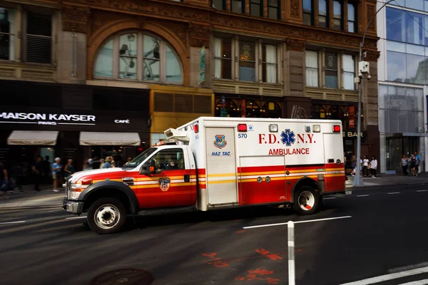 New York City ambulans bil — Stockfoto