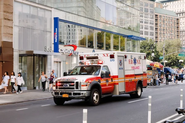 New York City ambulans bil — Stockfoto