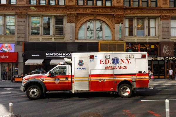 New York City ambulans araba — Stok fotoğraf