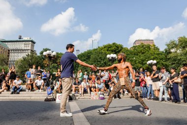 Union Square Manhattan adlı sokak dansçıları