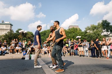 Union Square Manhattan adlı sokak dansçıları