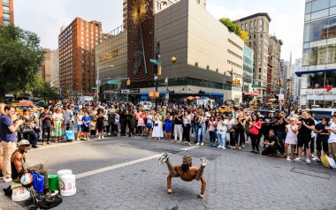 Union Square Manhattan adlı sokak dansçıları