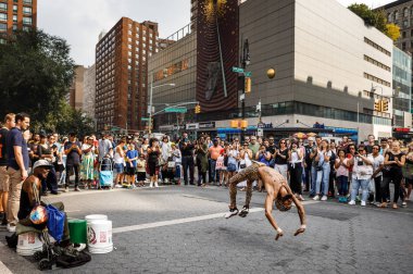 Union Square Manhattan adlı sokak dansçıları