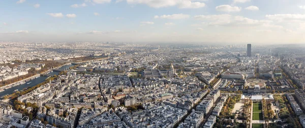 Vue aérienne sur Paris et le Champ de Mars — Photo