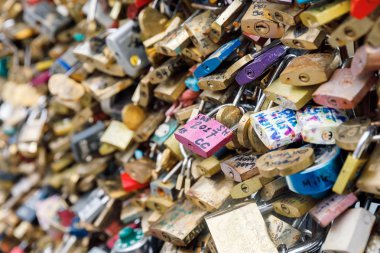 Aşk kilitleri Paris, Fransa