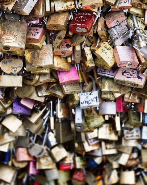 Blokad miłość w Paryżu — Zdjęcie stockowe