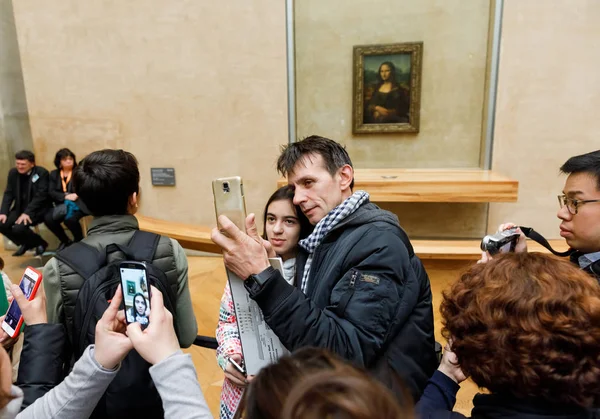 La Joconde de Léonard de Vinci au Musée du Louvre — Photo