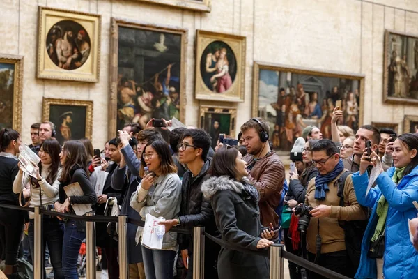 Leonardo da vincis mona lisa im rastermuseum — Stockfoto