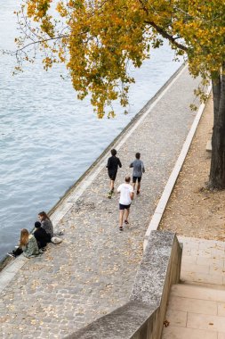 Paris'te Seine setin