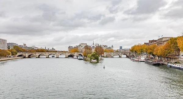 Cite Island e Bridge Neuf em Paris — Fotografia de Stock