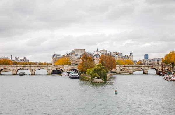 Cite Island e Bridge Neuf em Paris — Fotografia de Stock