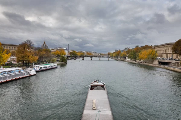 Мосту мистецтв в Парижі — стокове фото