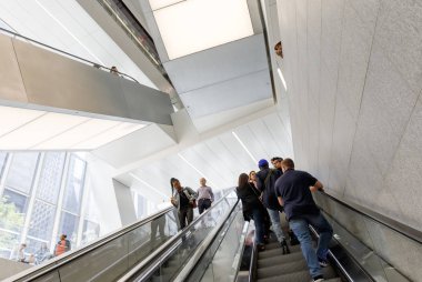 Dünya Ticaret Merkezi ulaşım merkezi içinde yuvarlak pencere