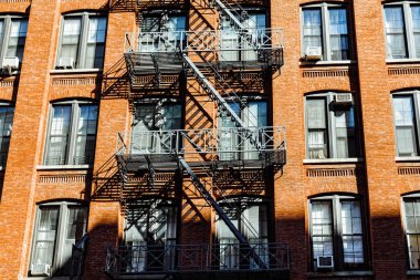 Dumbo, Brooklyn kaçış Yangın merdivenler