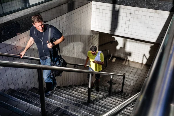 Man comes out of NYC subway station — Stock Photo, Image